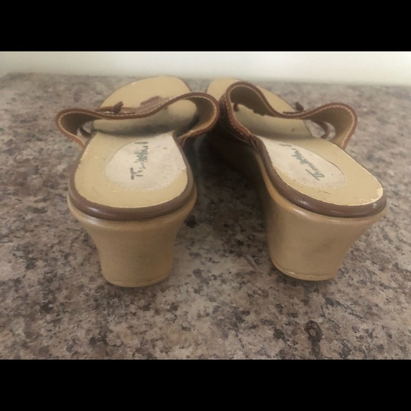 Brown sandals - Picture 3 of 3